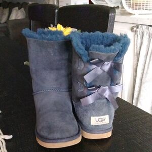 UGG BOWS SHORT AND